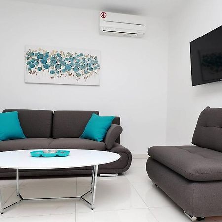 Apartmani "Villa Barbara" Новаля Екстер'єр фото