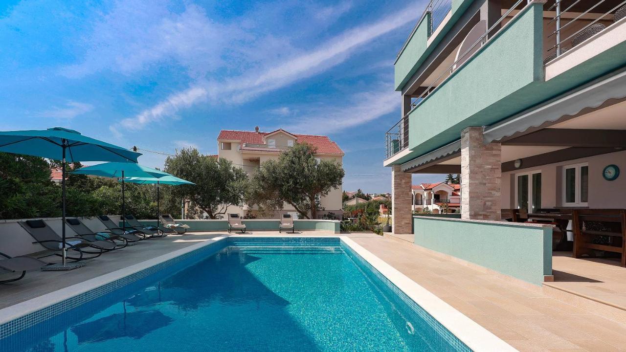 Apartmani "Villa Barbara" Новаля Екстер'єр фото