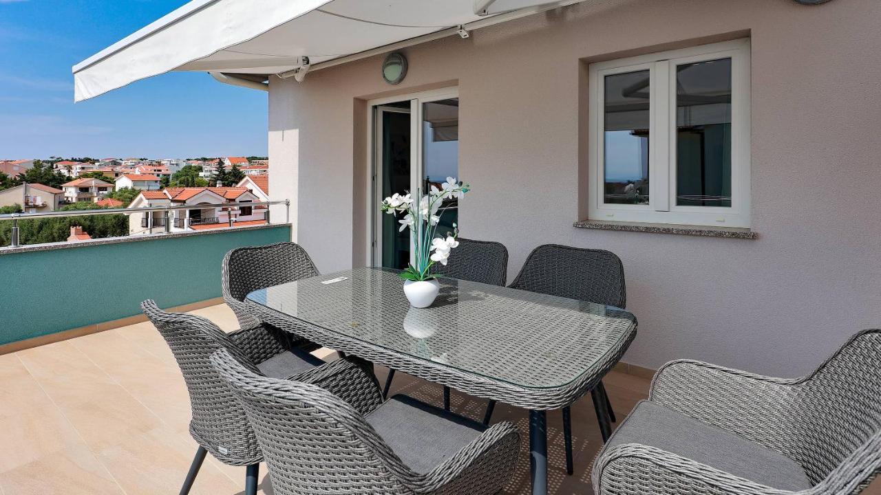 Apartmani "Villa Barbara" Новаля Екстер'єр фото