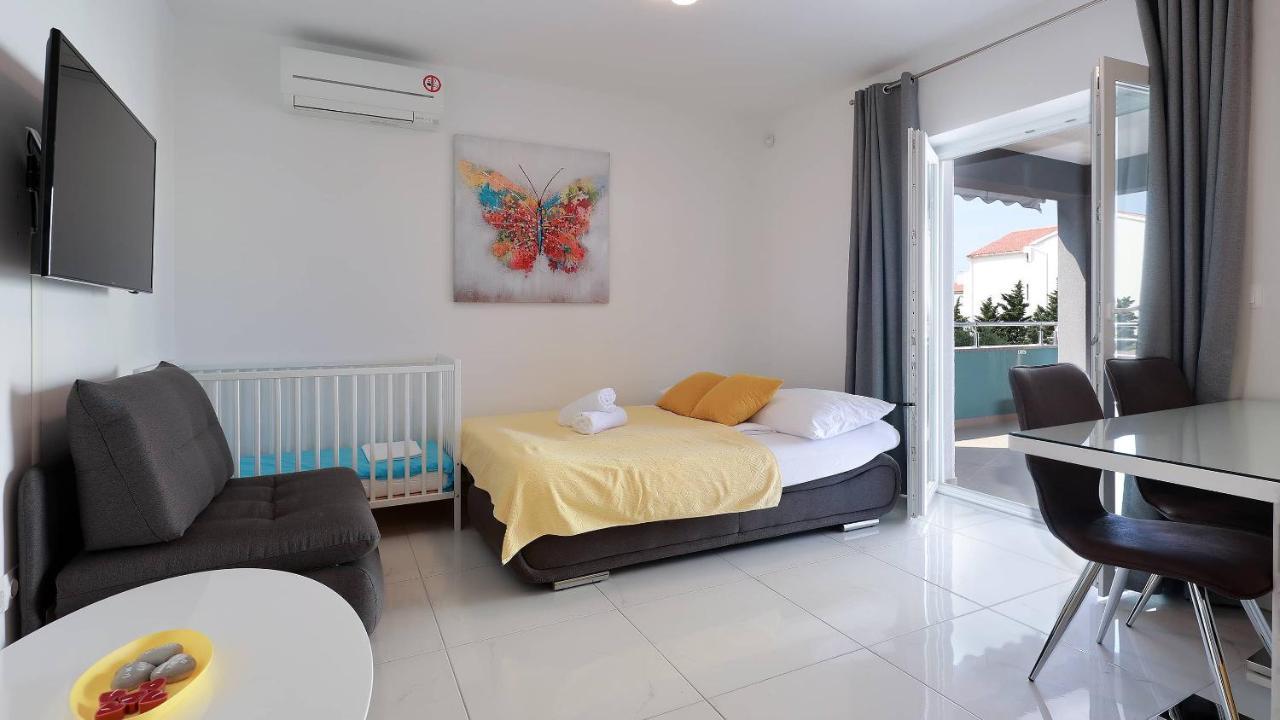 Apartmani "Villa Barbara" Новаля Екстер'єр фото
