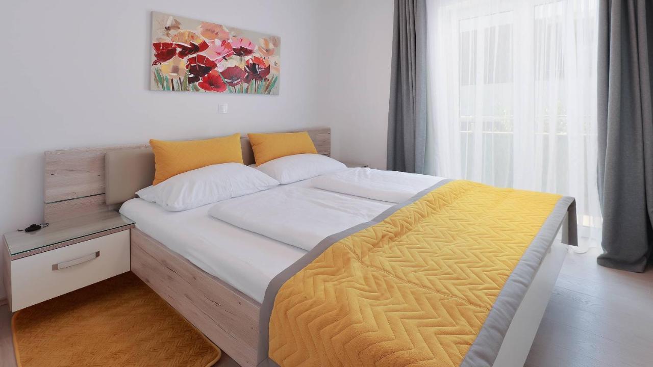Apartmani "Villa Barbara" Новаля Екстер'єр фото
