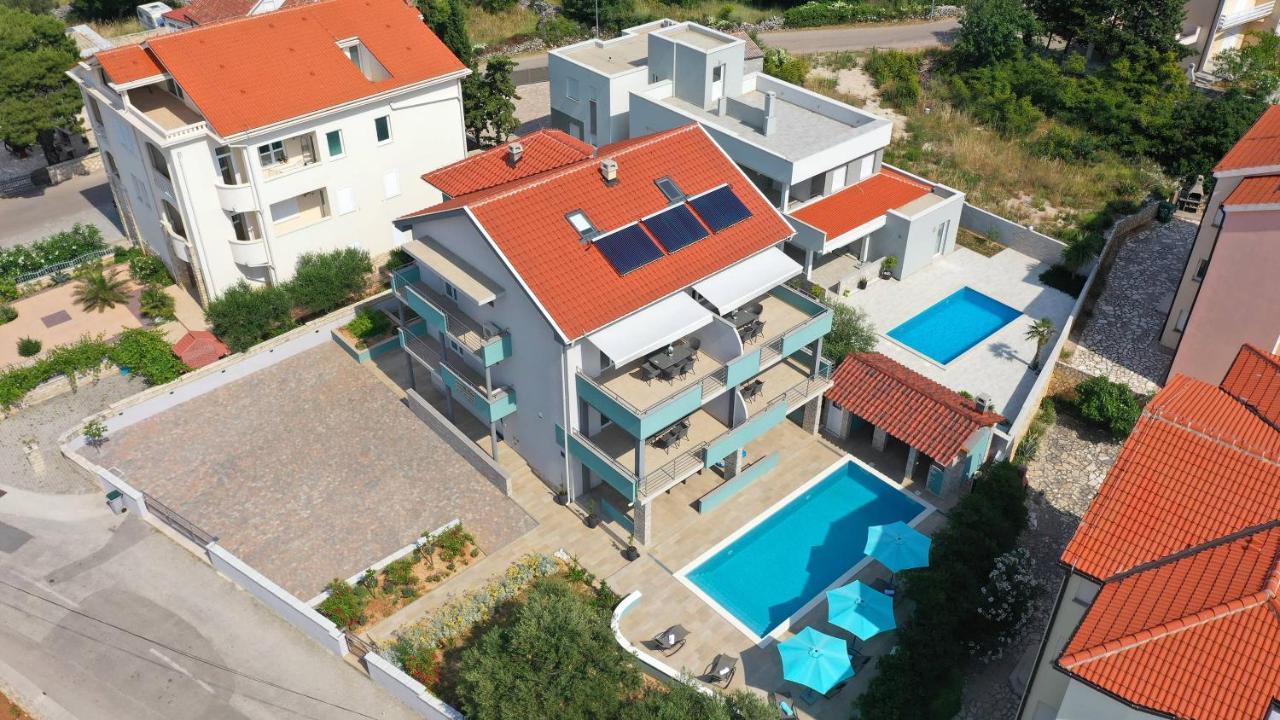 Apartmani "Villa Barbara" Новаля Екстер'єр фото