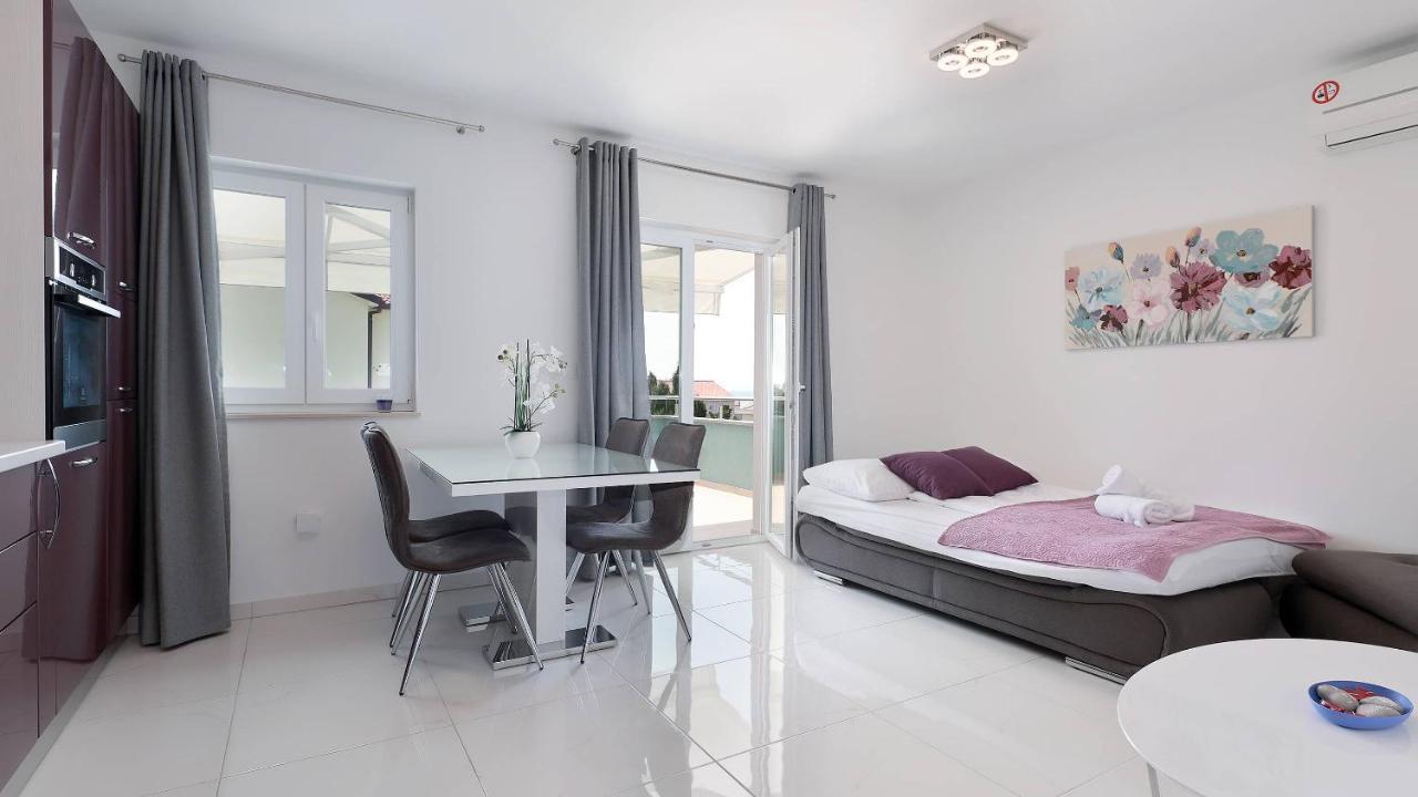 Apartmani "Villa Barbara" Новаля Екстер'єр фото