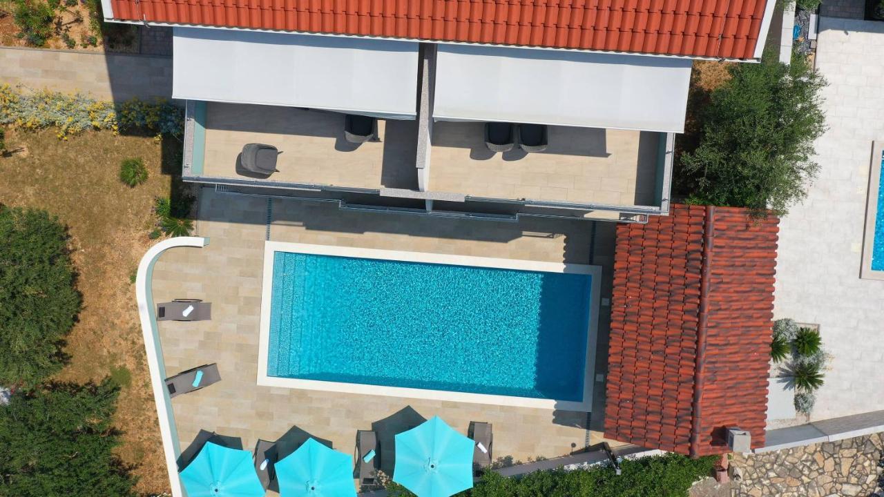 Apartmani "Villa Barbara" Новаля Екстер'єр фото