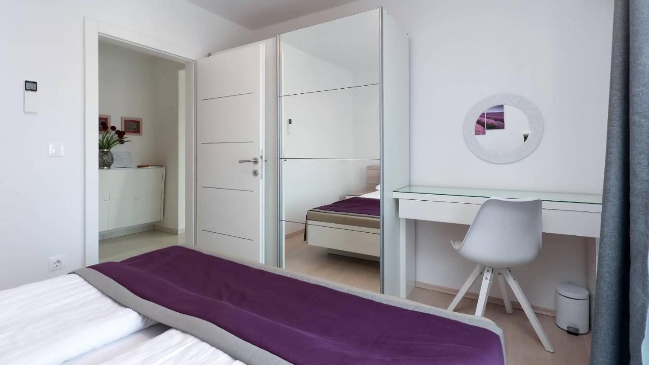 Apartmani "Villa Barbara" Новаля Екстер'єр фото