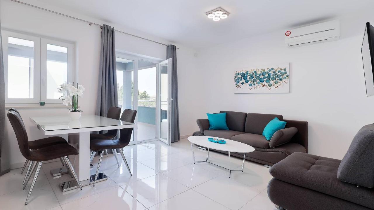 Apartmani "Villa Barbara" Новаля Екстер'єр фото