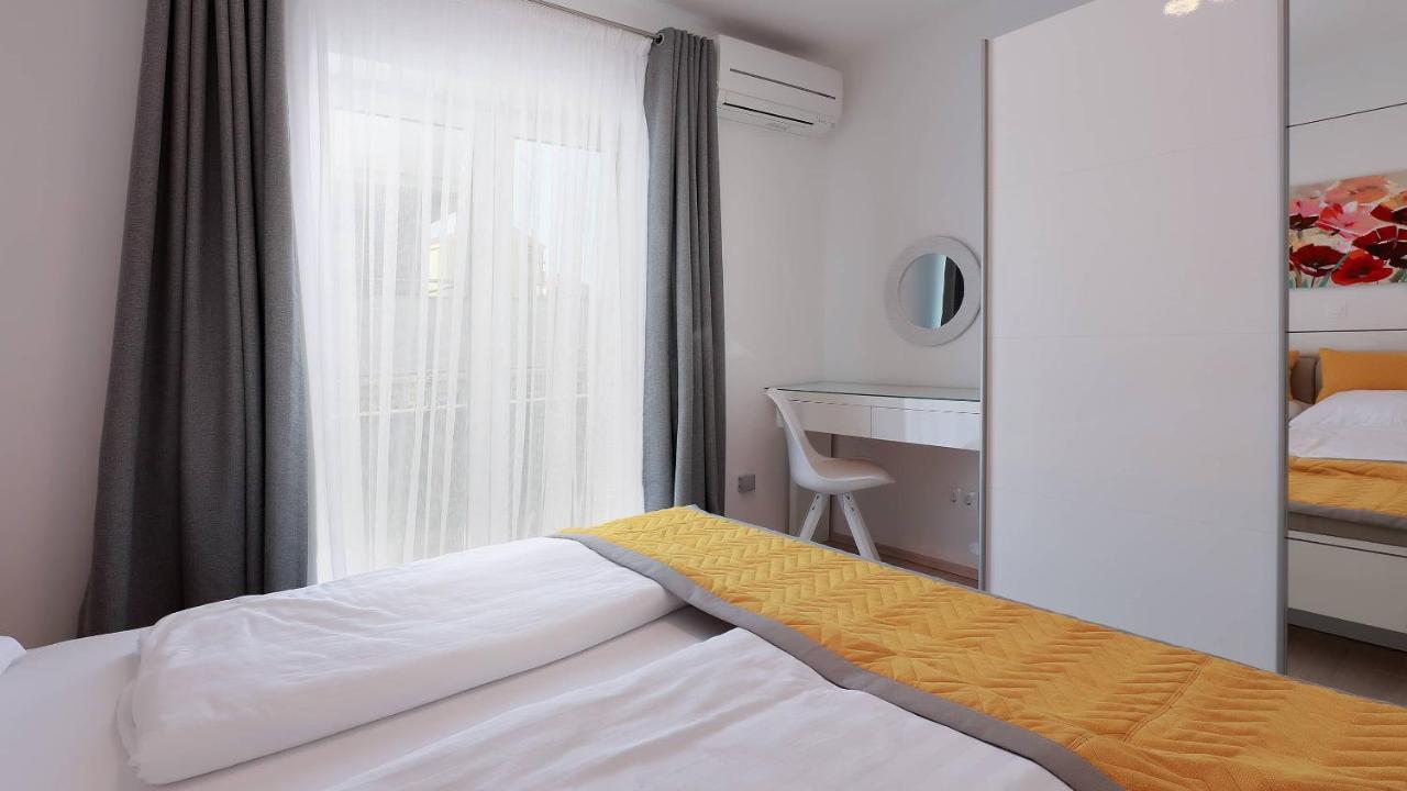 Apartmani "Villa Barbara" Новаля Екстер'єр фото